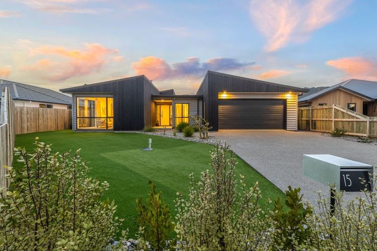 Photo of property in 15 Kaiwaru Place, Waikanae, 5036