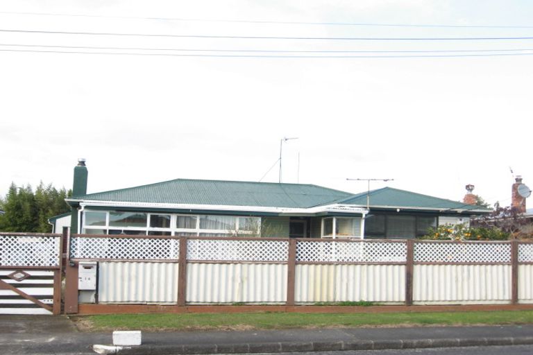 Photo of property in 14 Clayton Road, Manurewa, Auckland, 2102