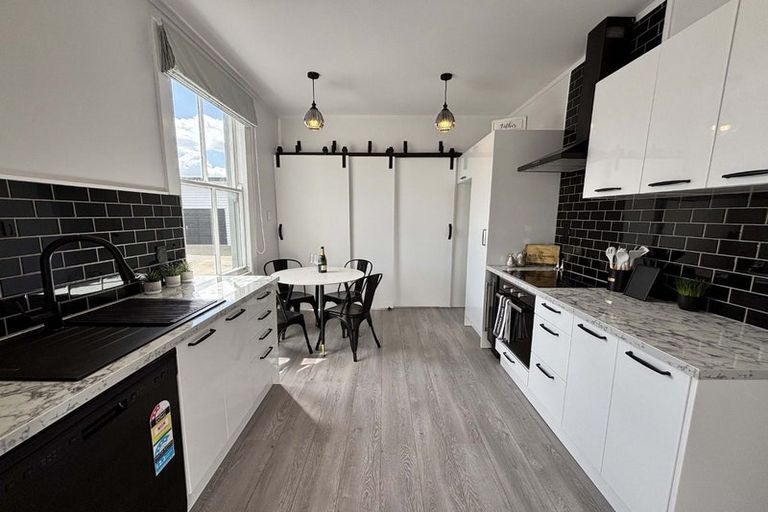 Photo of property in 10a Hereford Street, West End, Palmerston North, 4410