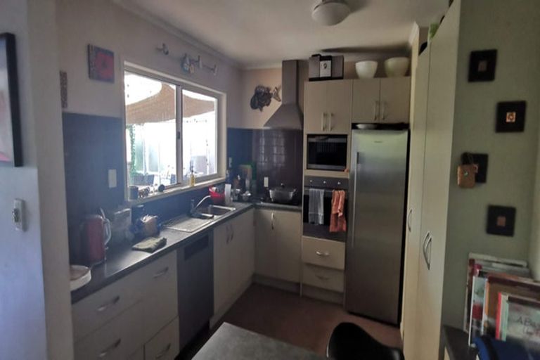 Photo of property in 22 Deane Avenue, Titirangi, Auckland, 0604