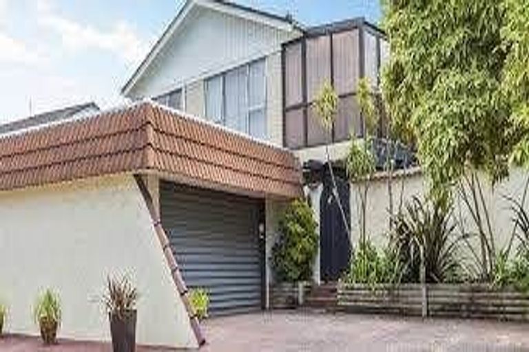 Photo of property in 8 Megan Avenue, Pakuranga Heights, Auckland, 2010