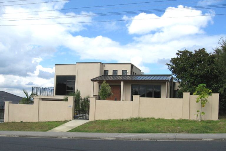 Photo of property in 141 Luckens Road, West Harbour, Auckland, 0618