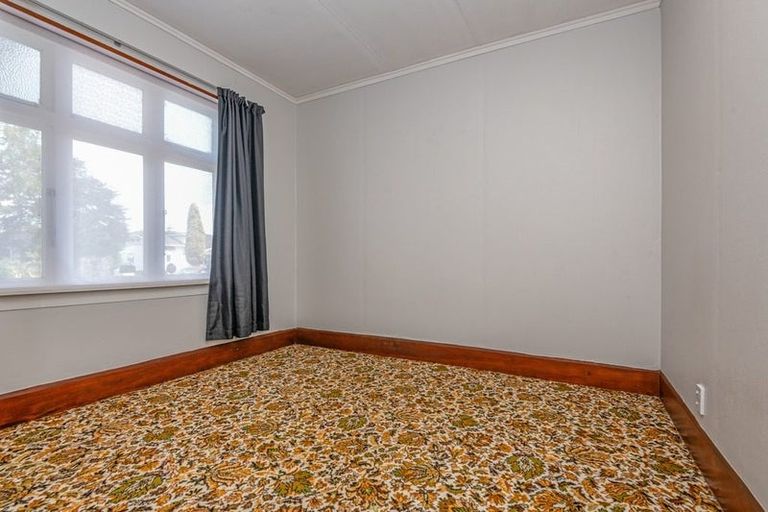 Photo of property in 77 Shamrock Street, Takaro, Palmerston North, 4412