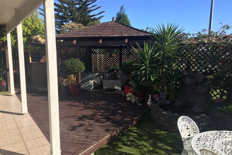 Photo of property in 1/47 Edmonton Road, Henderson, Auckland, 0612