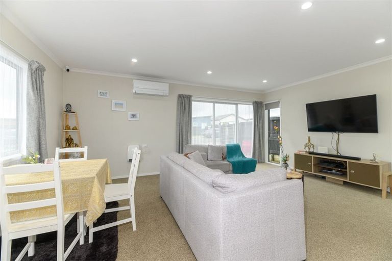 Photo of property in 1 Honour Road, Papakura, 2110