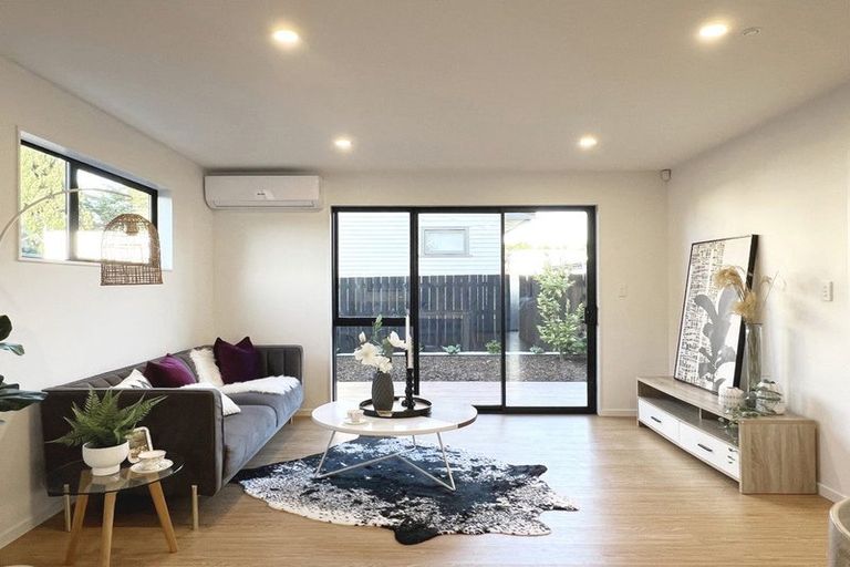 Photo of property in 1/17 Rewarewa Road, Te Atatu Peninsula, Auckland, 0610