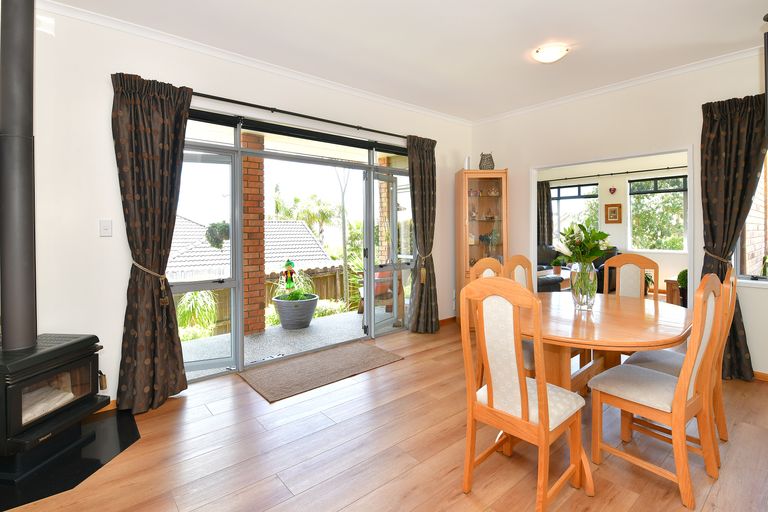 Photo of property in 10 Seamount Drive, Red Beach, 0932