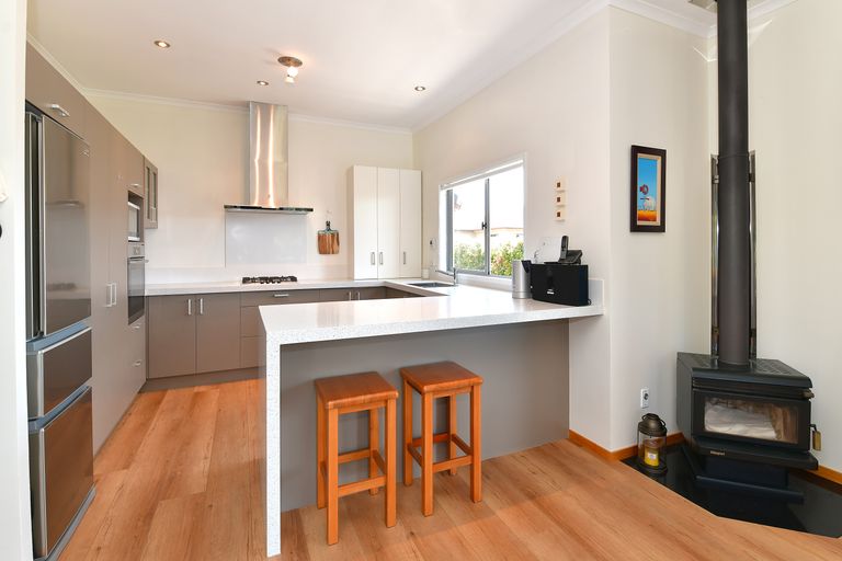 Photo of property in 10 Seamount Drive, Red Beach, 0932