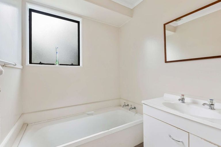 Photo of property in 2/26 Karepo Crescent, Ranui, Auckland, 0612