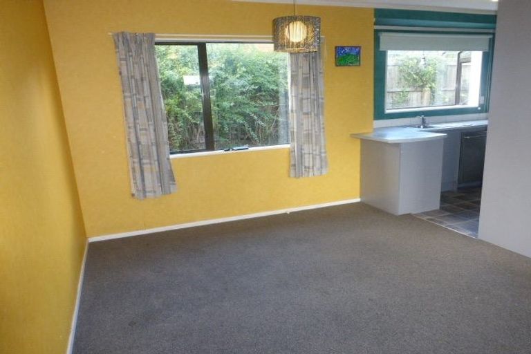 Photo of property in 12 Netherlands Avenue, Kelston, Auckland, 0602