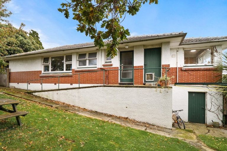 Photo of property in 15 Middleton Road, Kew, Dunedin, 9012