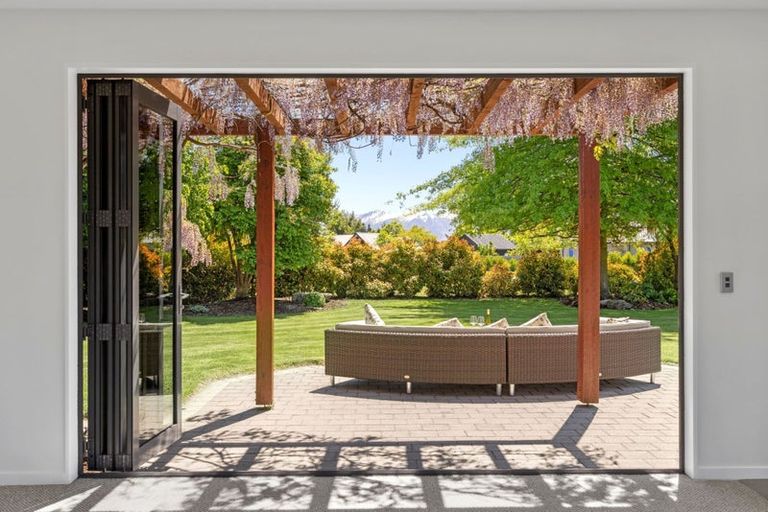 Photo of property in 5 Ironview Lane, Wanaka, 9382