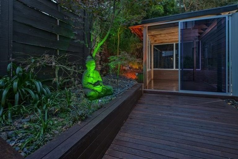 Photo of property in 100b Lake Road, Northcote, Auckland, 0627