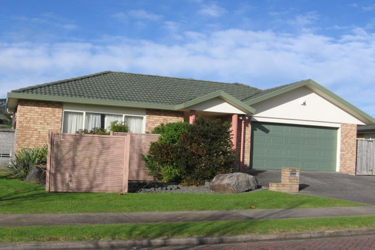 Photo of property in 26 Newinn Crescent, East Tamaki Heights, Auckland, 2016