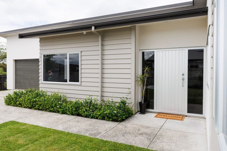 Photo of property in 5 Manhattan Court, Kelvin Grove, Palmerston North, 4414