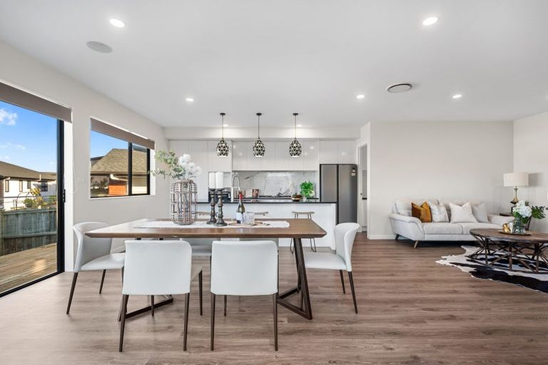 Photo of property in 14 Rathmullen Place, Pinehill, Auckland, 0632