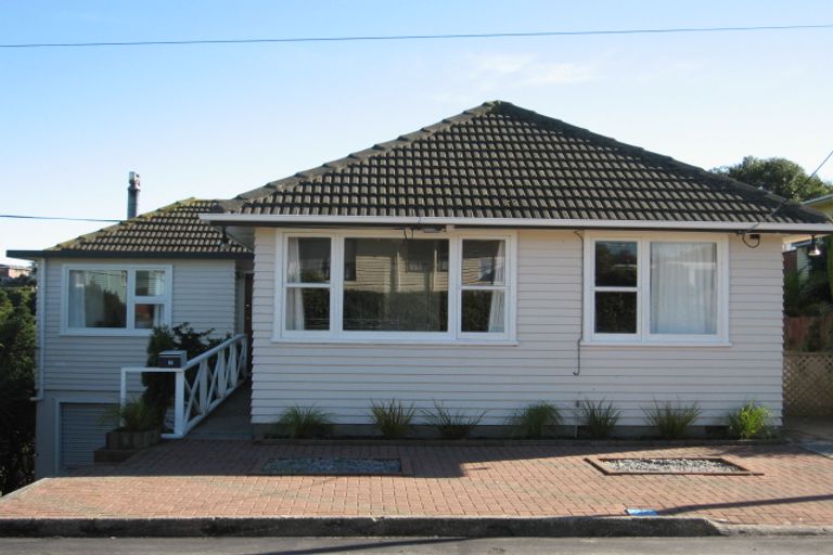 Photo of property in 18 Spenmoor Street, Newlands, Wellington, 6037