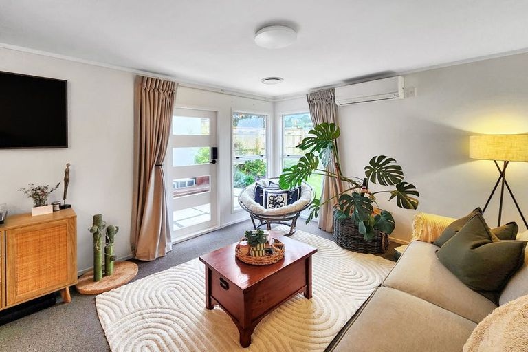 Photo of property in 1/17 Cedar Street, Maungaraki, Lower Hutt, 5010