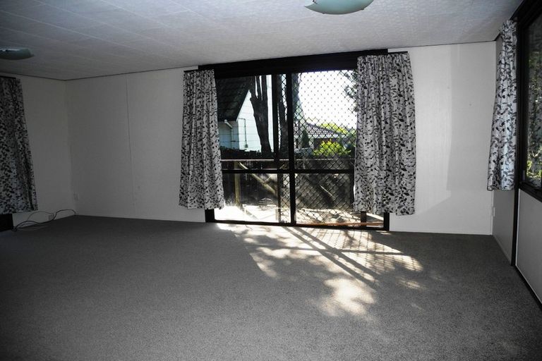 Photo of property in 1/5 Compass Place, Te Atatu Peninsula, Auckland, 0610
