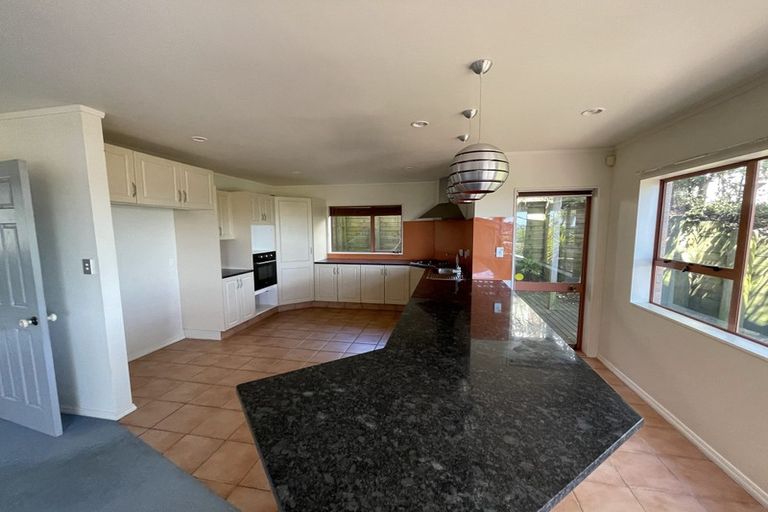 Photo of property in 45 Tenbless Court, Unsworth Heights, Auckland, 0632
