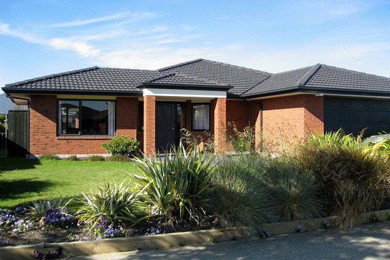 Photo of property in 18 Mounter Avenue, Northwood, Christchurch, 8051