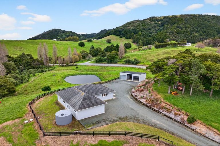 Photo of property in 109 Mountain Road, Maungaturoto, 0587