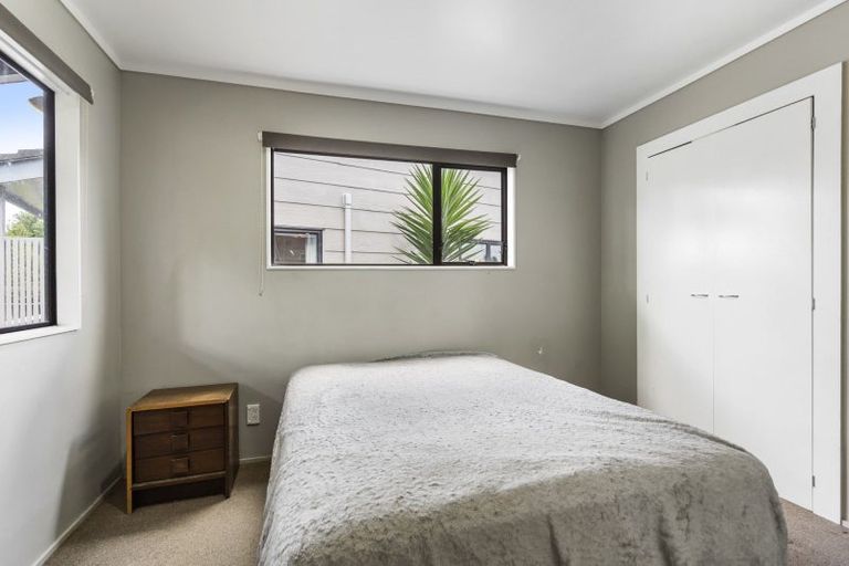 Photo of property in 17 Oakmont Place, Wattle Downs, Auckland, 2103