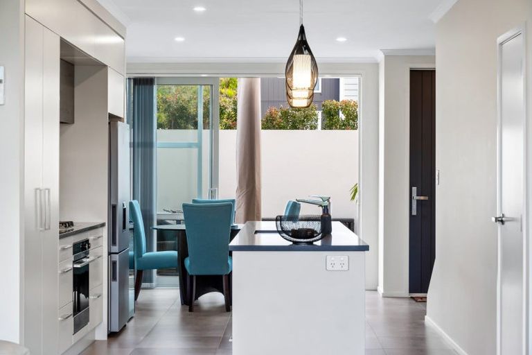 Photo of property in 91 Karepiro Drive, Stanmore Bay, Whangaparaoa, 0932