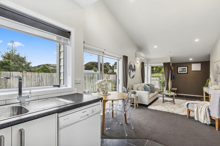 Photo of property in 16a Lincoln Avenue, Tawa, Wellington, 5028