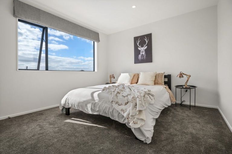 Photo of property in 11 Koiora Road, Clarks Beach, 2122