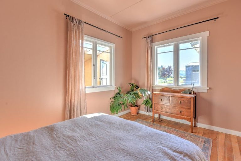 Photo of property in 9 Essex Street, Mossburn, 9792