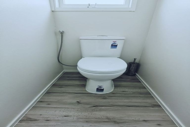 Photo of property in 2/39 Rathgar Road, Henderson, Auckland, 0610