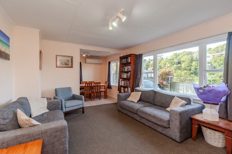 Photo of property in 64 Salford Street, Newlands, Wellington, 6037