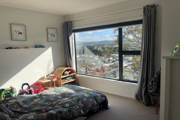 Photo of property in 31 Cavendish Square, Strathmore Park, Wellington, 6022