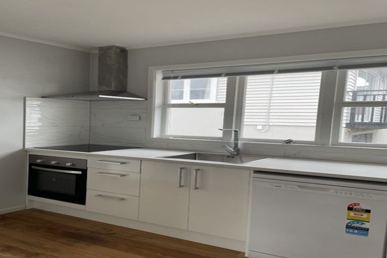 Photo of property in 41 Park Road, Glenfield, Auckland, 0629