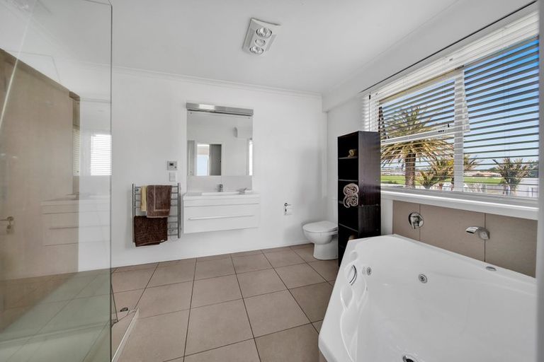 Photo of property in 1 Tiromoana Crescent, Bell Block, New Plymouth, 4312