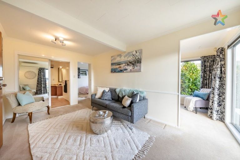Photo of property in 10 Summit Road, Fairfield, Lower Hutt, 5011