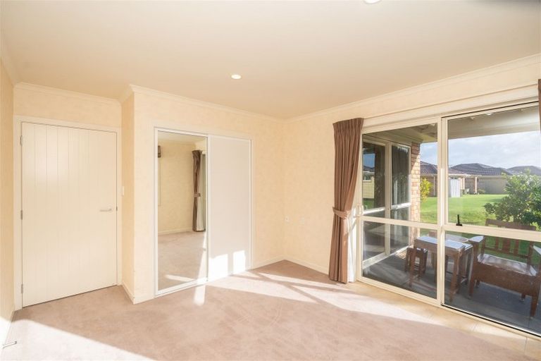 Photo of property in 43 Sovereign Isle Lane, Rototuna, Hamilton, 3210