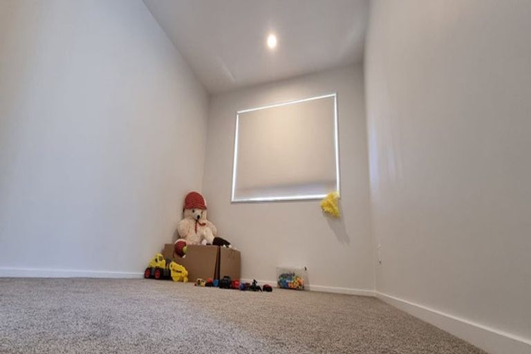 Photo of property in 19 Kaimai Avenue, Massey, Auckland, 0614