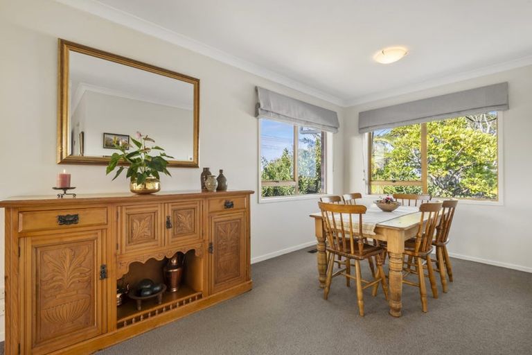 Photo of property in 33 Eversleigh Road, Belmont, Auckland, 0622