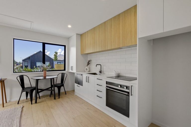 Photo of property in 21 Waterfowl Road, Jacks Point, Queenstown, 9371