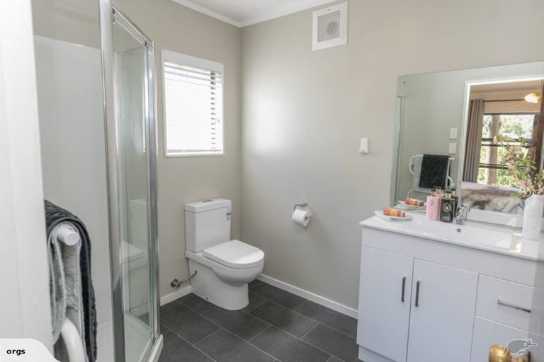 Photo of property in 42 Sailmaker Close, Whitby, Porirua, 5024
