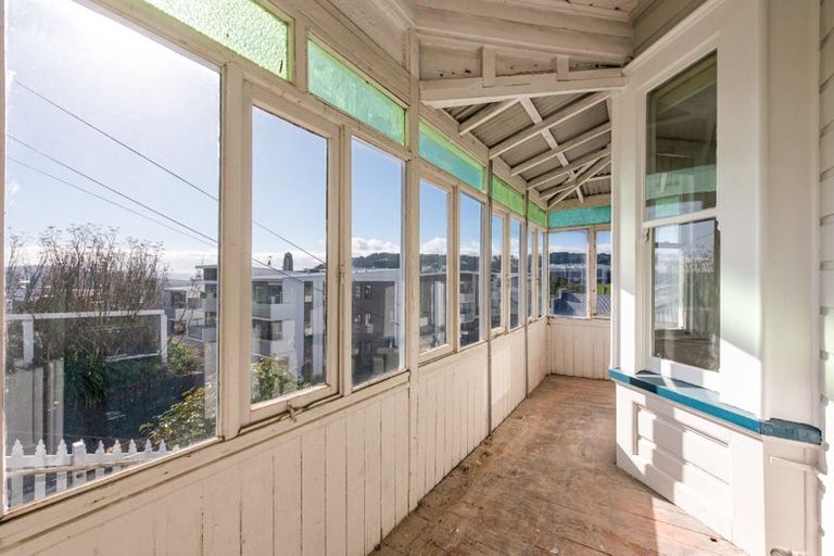 Photo of property in 35 Hankey Street, Mount Cook, Wellington, 6011