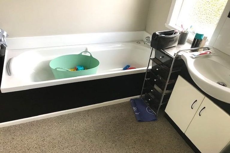 Photo of property in 28 Matenga Street, Waikanae, 5036