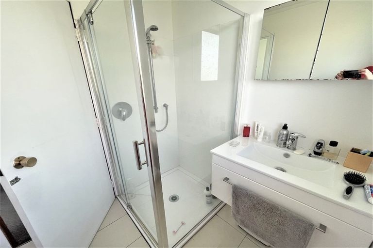 Photo of property in 10 Hewlett Road, Massey, Auckland, 0614