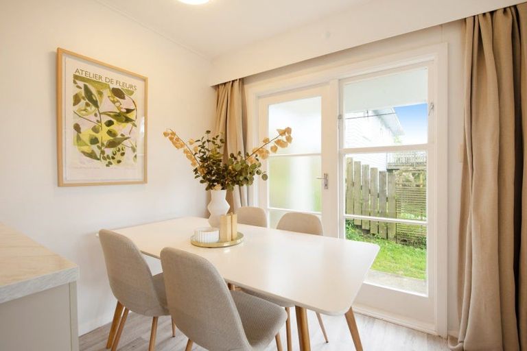 Photo of property in 135 Ruskin Road, Newlands, Wellington, 6037