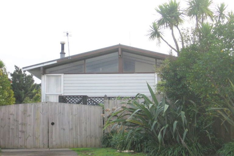 Photo of property in 8 Skyla Place, Massey, Auckland, 0614