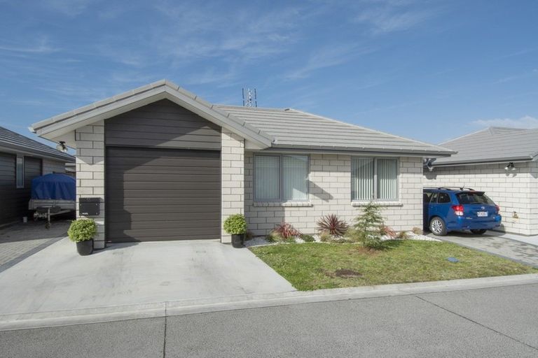 Photo of property in 11 Lance Way, Papamoa, 3118