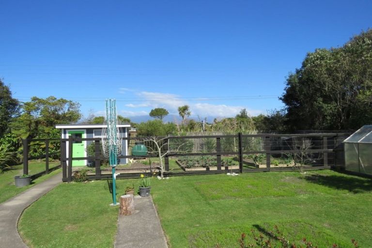 Photo of property in 23 Ngahue Crescent, Carters Beach, Westport, 7825