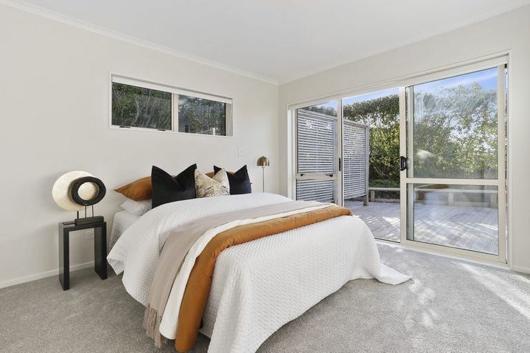 Photo of property in 2a Highland Avenue, Titirangi, Auckland, 0604